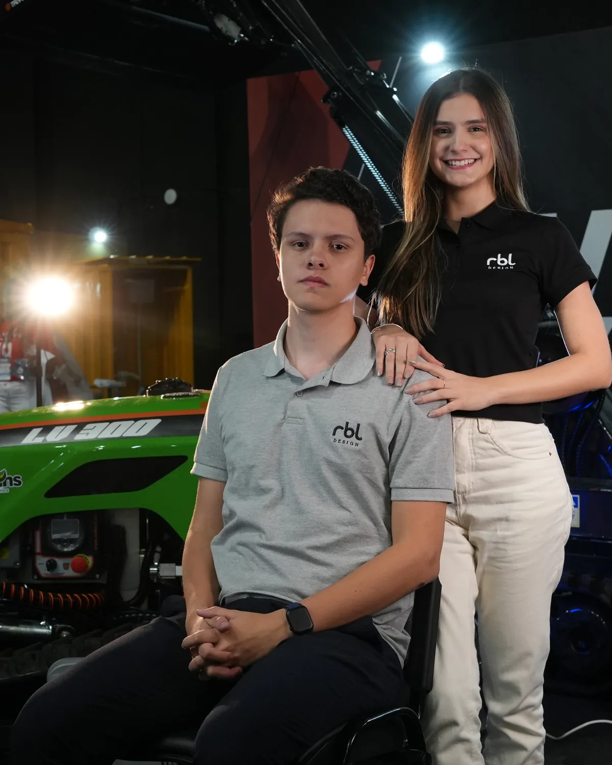 Equipe RBL Design em stand da TRARK Máquinas